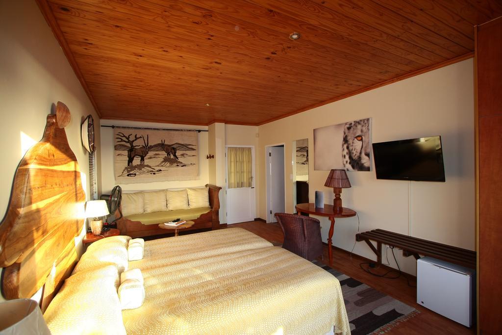 Lagoon Lodge Уолфиш-Бей Экстерьер фото